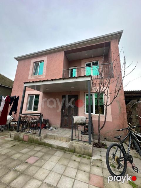 Satılır 5 otaqlı həyət evi/bağ evi 180 m²