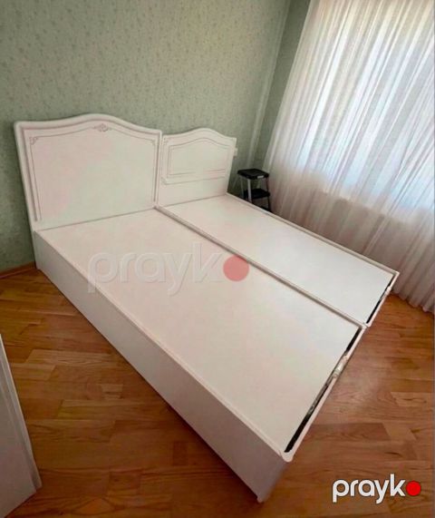 Saloglu iki eded kravat 450 azn bazalidir, ayri ayri iki eded