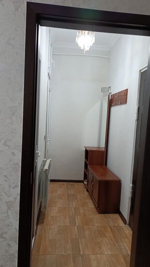 Tələbə oğlanlara EV Əcəmi metrosuna 6 -7 deq mesafede 61,65,18 — Bakı