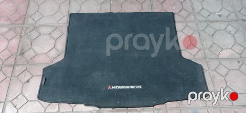 "Mitsubishi Mirage" baqaj xalçası