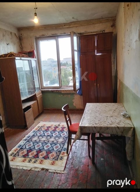 Mənzil 1 otaq – sadə, mebellə təchiz olunmuş yaşayış sahəsi Təsvir