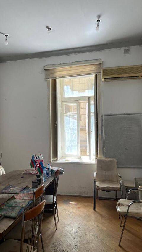 Satılır 3 otaqlı köhnə tikili 120 m² — Bakı