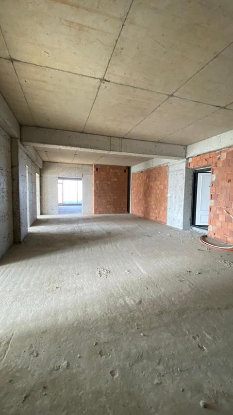 Satılır 4 otaqlı yeni tikili 240 m² — Bakı