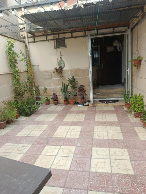 Satılır həyət evi, Qaraçuxur qəs