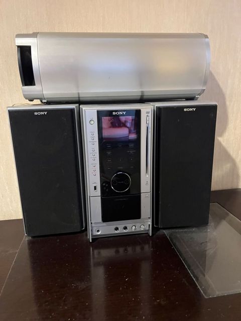 Sony musiqi mərkəzi akustik sistemi ilə birlikdə satılır. İdeal — Bakı