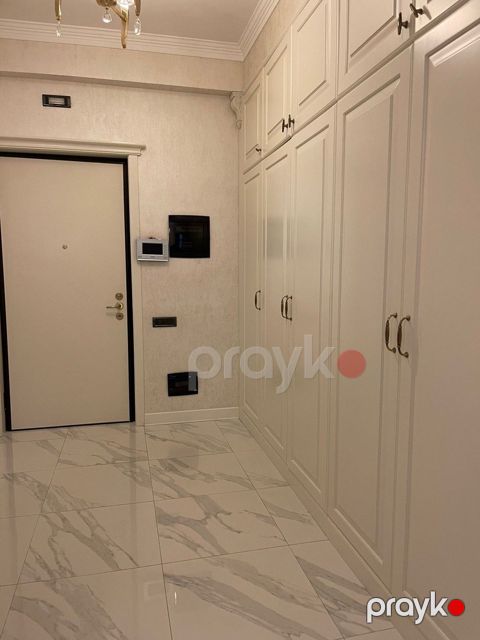 İcarəyə verilir 3 otaqlı yeni tikili 137 m²