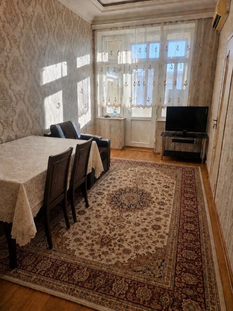 Satılır 2 otaqlı köhnə tikili 43 m² — Bakı