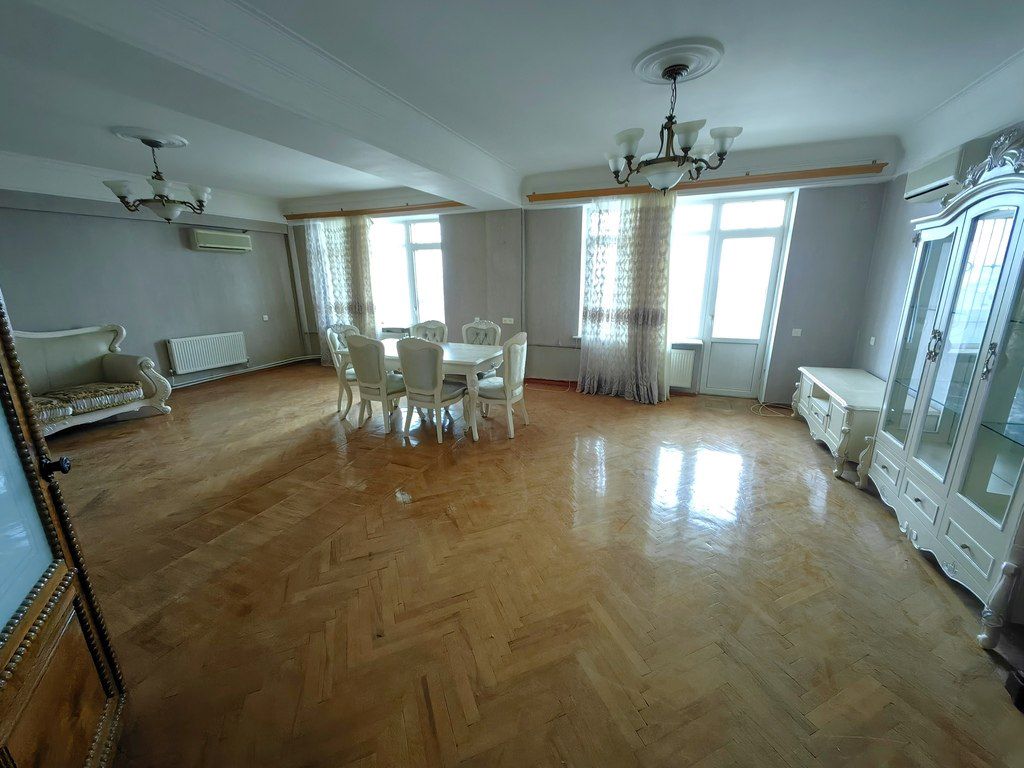 Satılır 4 otaqlı köhnə tikili 192 m² — Mənzil, Bakı (11)