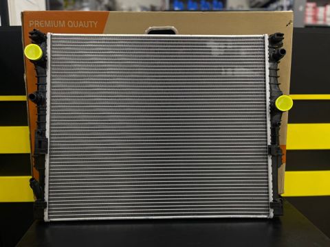 BMW G30 su radiatoru — Bakı