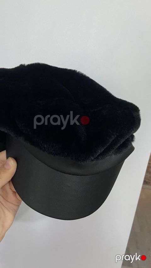 Qara rəngli unisex papaq – süni xəz üst hissə və dəri görünümlü — Sumqayıt