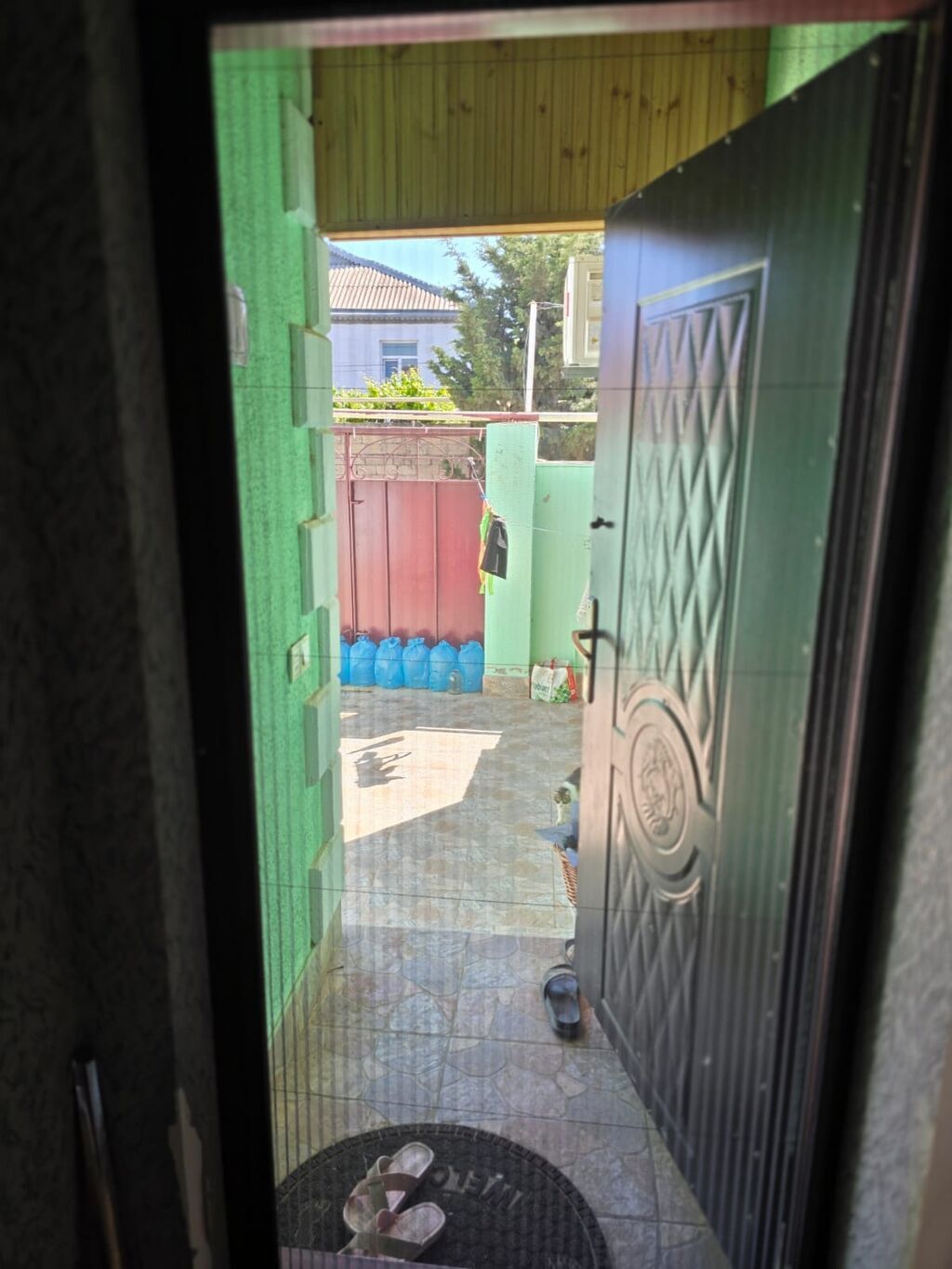 Həyət evi – kompakt həyət sahəsi və örtülü eyvan - Divarları açıq — Ev, villa, Bakı (4)