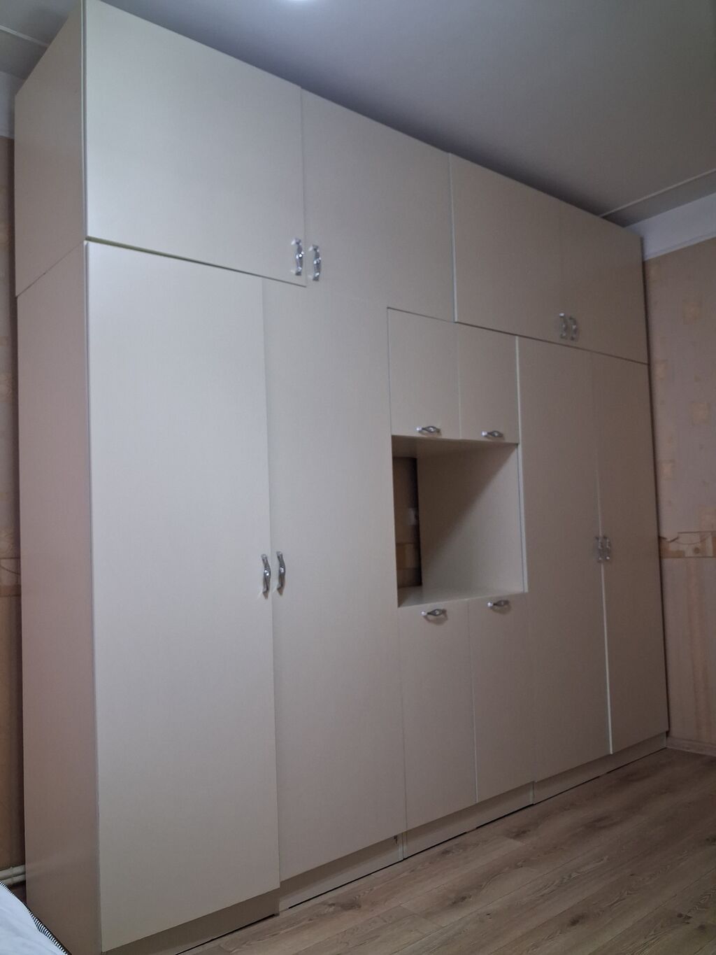 Bej rəngli divarboyu qarderob-dolab sistemi /MDF tipli hamar səthli — Şkaflar, Bakı (2)