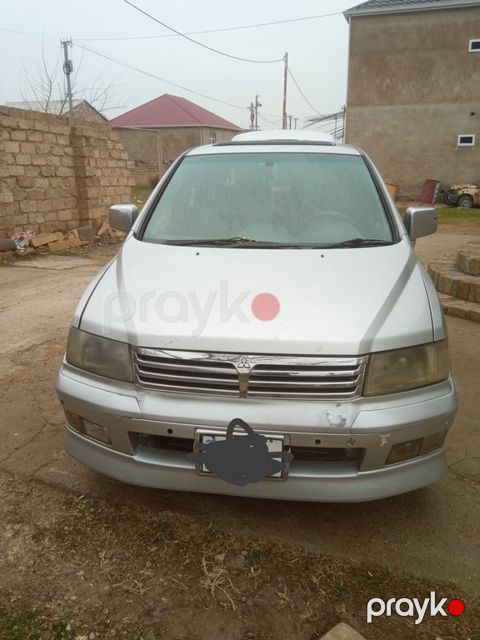 Mitsubishi Chariot, 2.4 L, 2000 il, 422 800 km