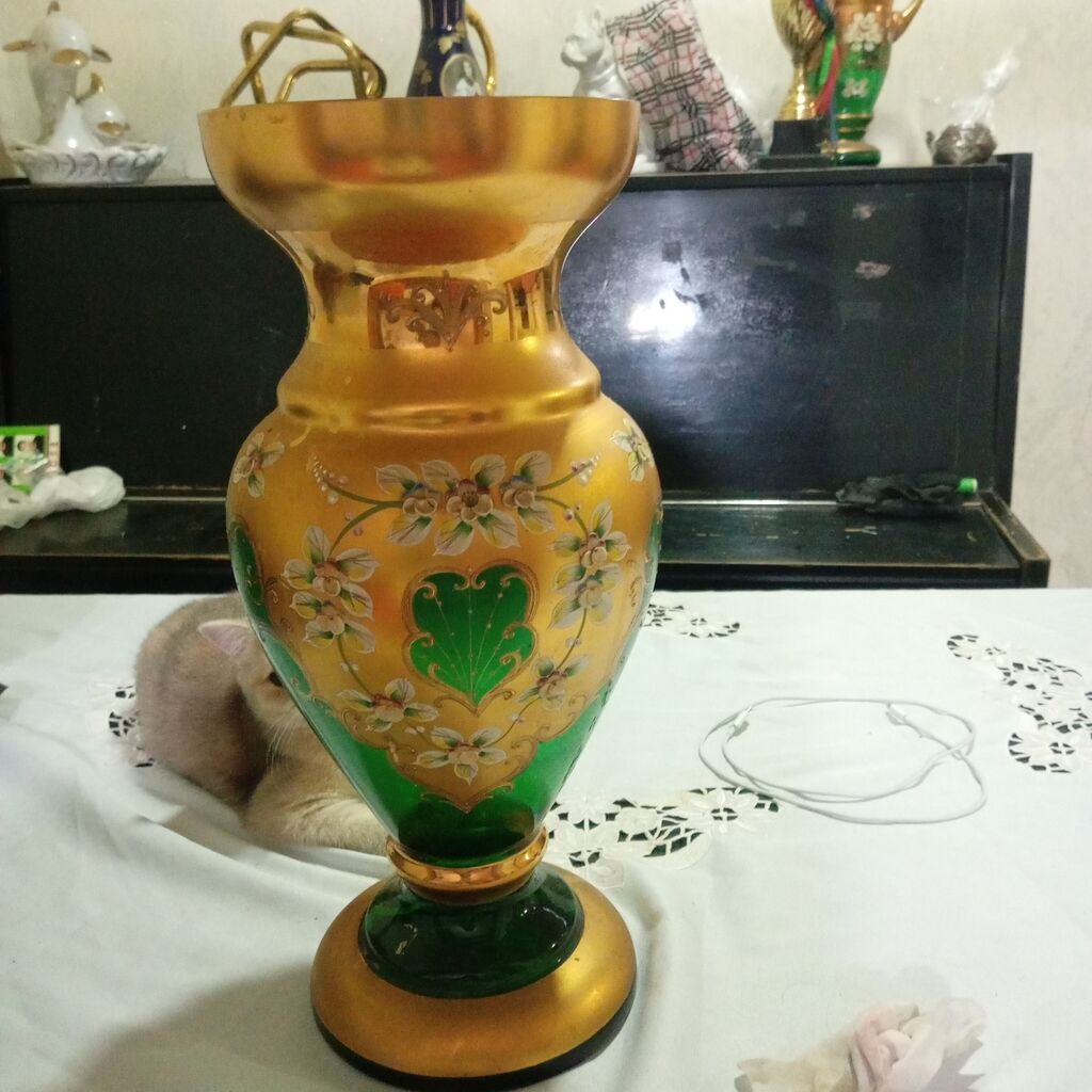 Bir vaza — Vaazalar, kreslolar, süni çiçəklər, Mehdiabad (3)