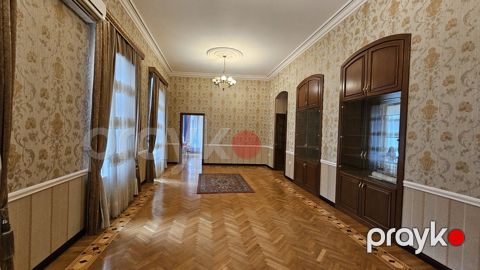 Satılır 5 otaqlı köhnə tikili 200 m²