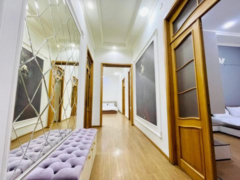 İcarəyə verilir 5 otaqlı köhnə tikili 180 m² — Bakı