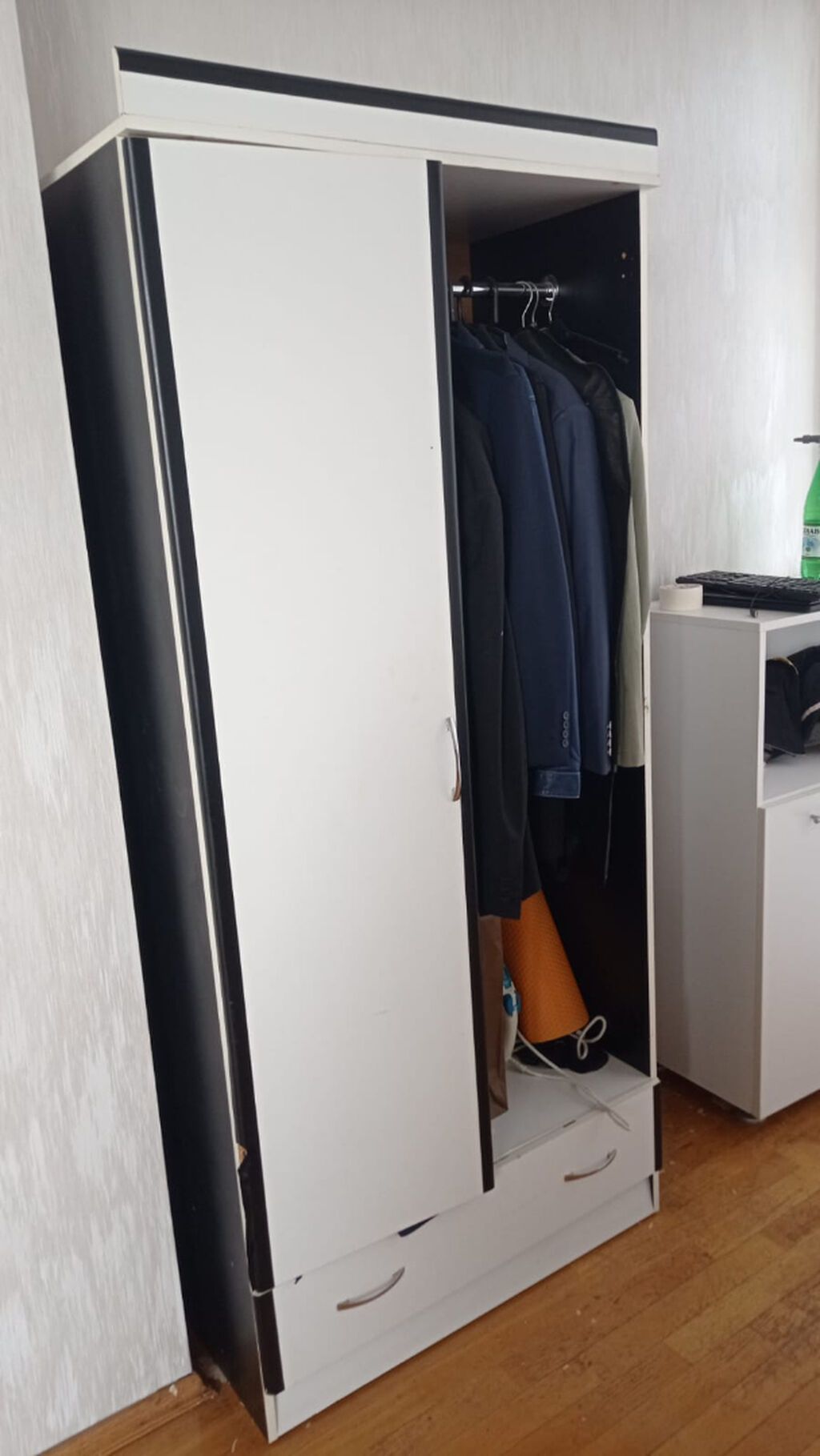 Unvan Yasamal Qələbə dairəsi daxildir: Şüşəli stol (metal ayaqlı) — Ofis mebeli, Bakı (9)