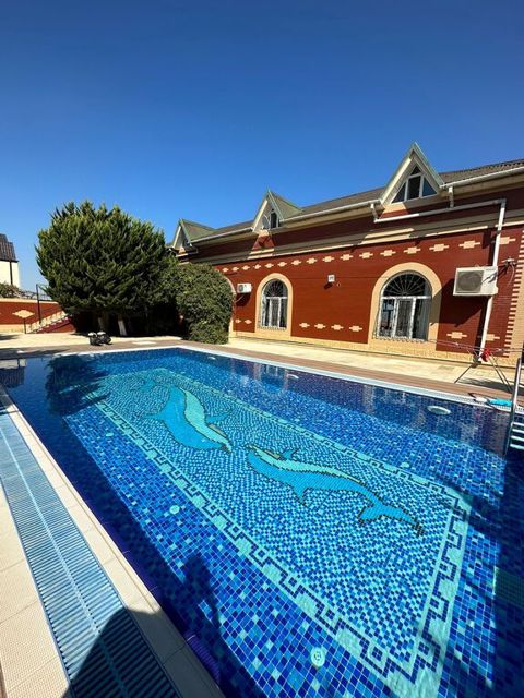 Satılır 10 otaqlı həyət evi/bağ evi 585 m² — Bakı