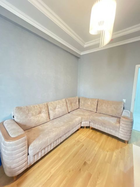 Divan satılır 660₼. Açılır bazası var. Ölçü 2/3. Ünvan — Bakı