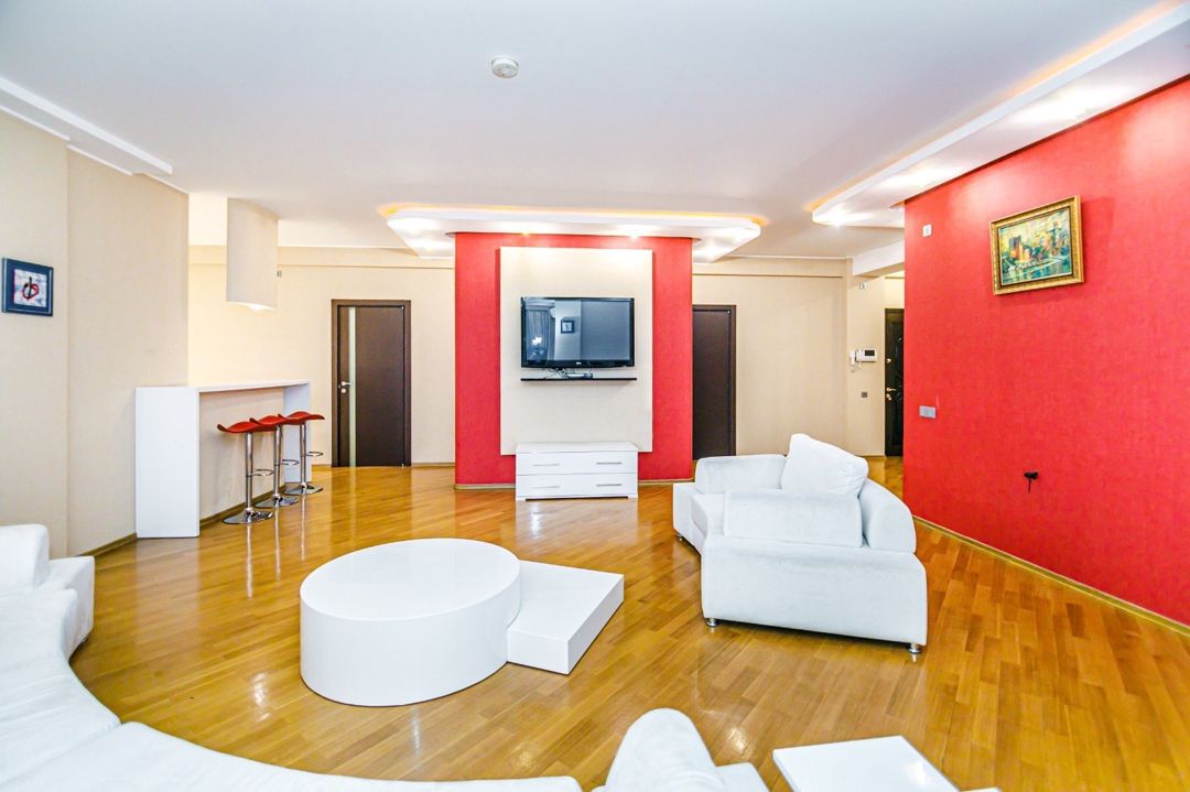 İcarəyə verilir 4 otaqlı yeni tikili 200 m² — Mənzil, Bakı (2)