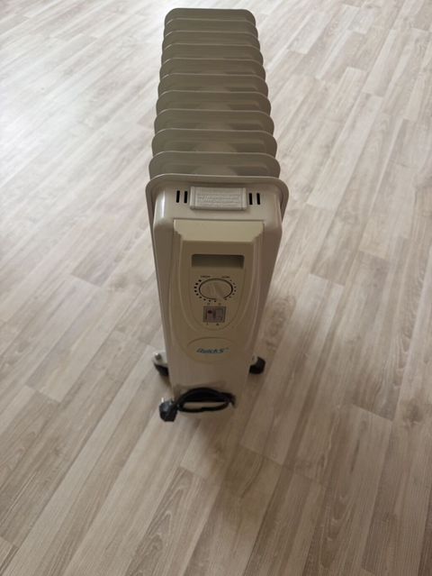 Yağlı radiator/qızdırıcı – Auksis (elektrikli) Xüsusiyyətlər: - Yağla — Digah