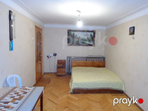 Satılır 1 otaqlı köhnə tikili 42 m²