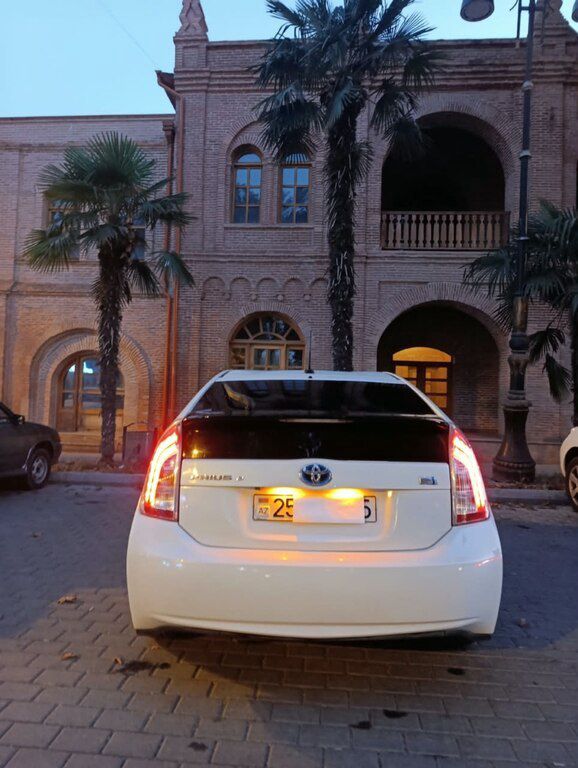 Toyota Prius, 1.8 L, 1.3 kWh, 2012 il, 317 041 km — Avtomobillər, Gəncə (6)