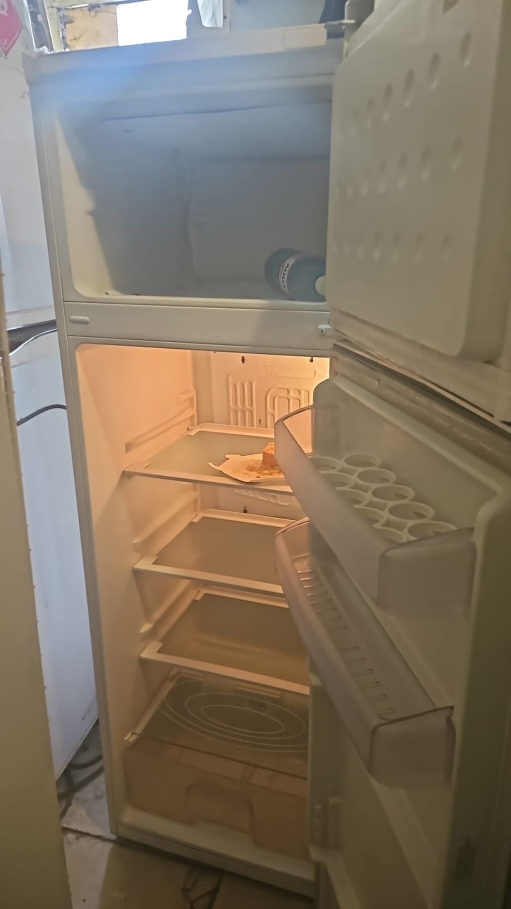 Beko iki qapılı soyuducu - Yuxarıda dondurucu bölmə, aşağıda əsas — Soyuducular, Bakı (2)