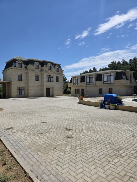 Satılır 10 otaqlı həyət evi/bağ evi 600 m² — Bakı