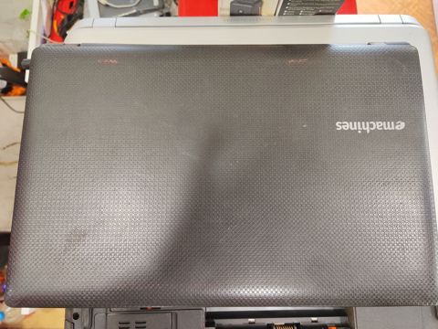EMachines noutbuk Texniki xüsusiyyətlər: - Prosessor: AMD Phenom II — Gəncə