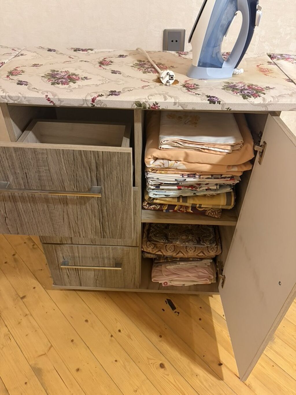 Ütüləmə dolabı satılır Ütüləmə üçün xüsusi dolab satılır. Praktik — Ütü masaları, Digah (2)