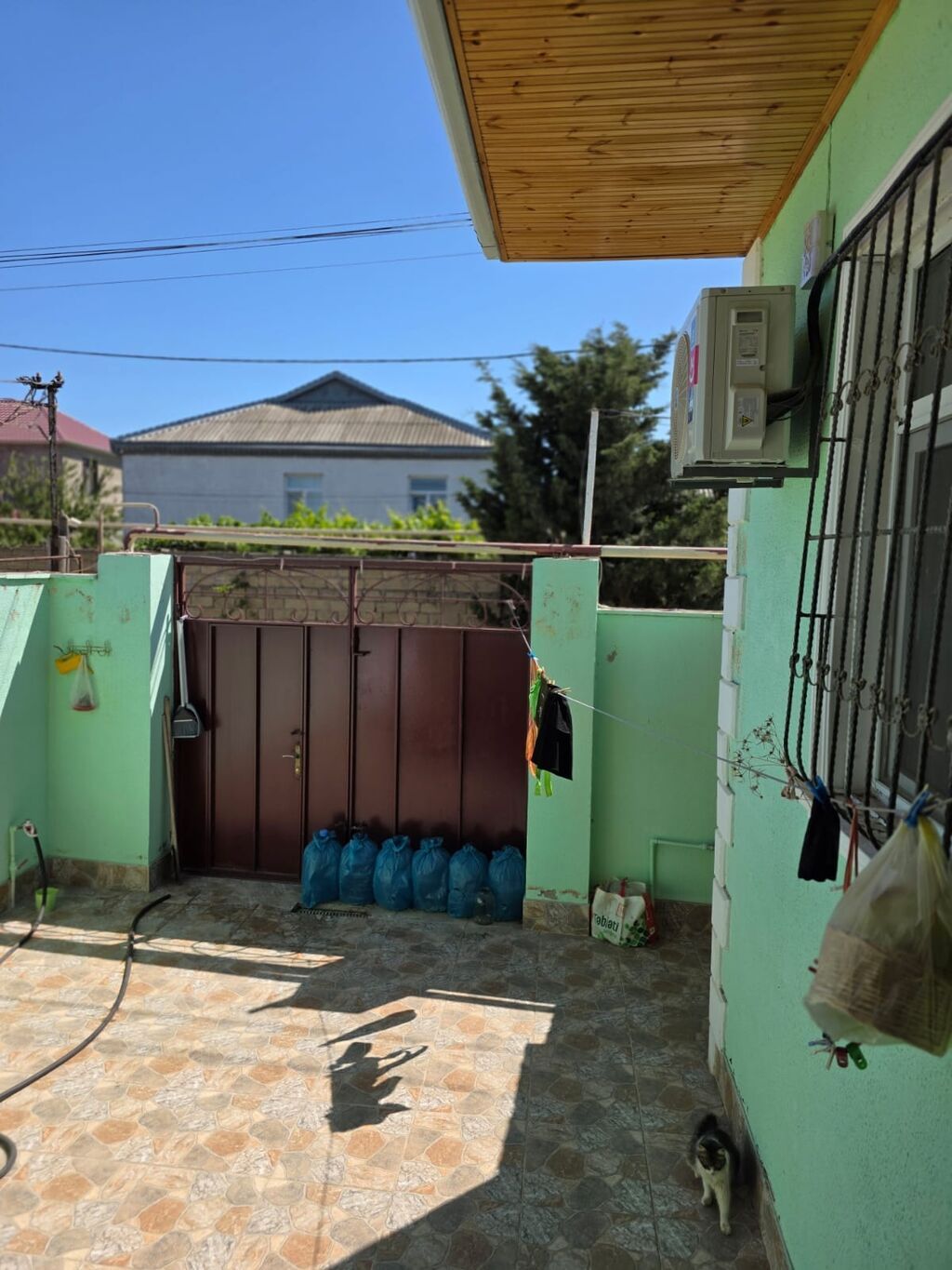 Həyət evi – kompakt həyət sahəsi və örtülü eyvan - Divarları açıq — Ev, villa, Bakı (5)