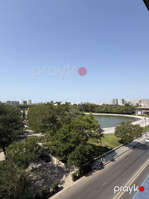 Satılır 5 otaqlı yeni tikili 250 m²