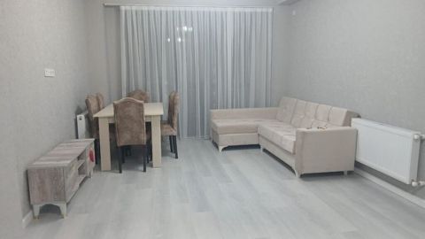 Təsvir: - Tam mebellı və texnikalı 3 otaqlı (studiya tipli qonaq otağı — Bakı