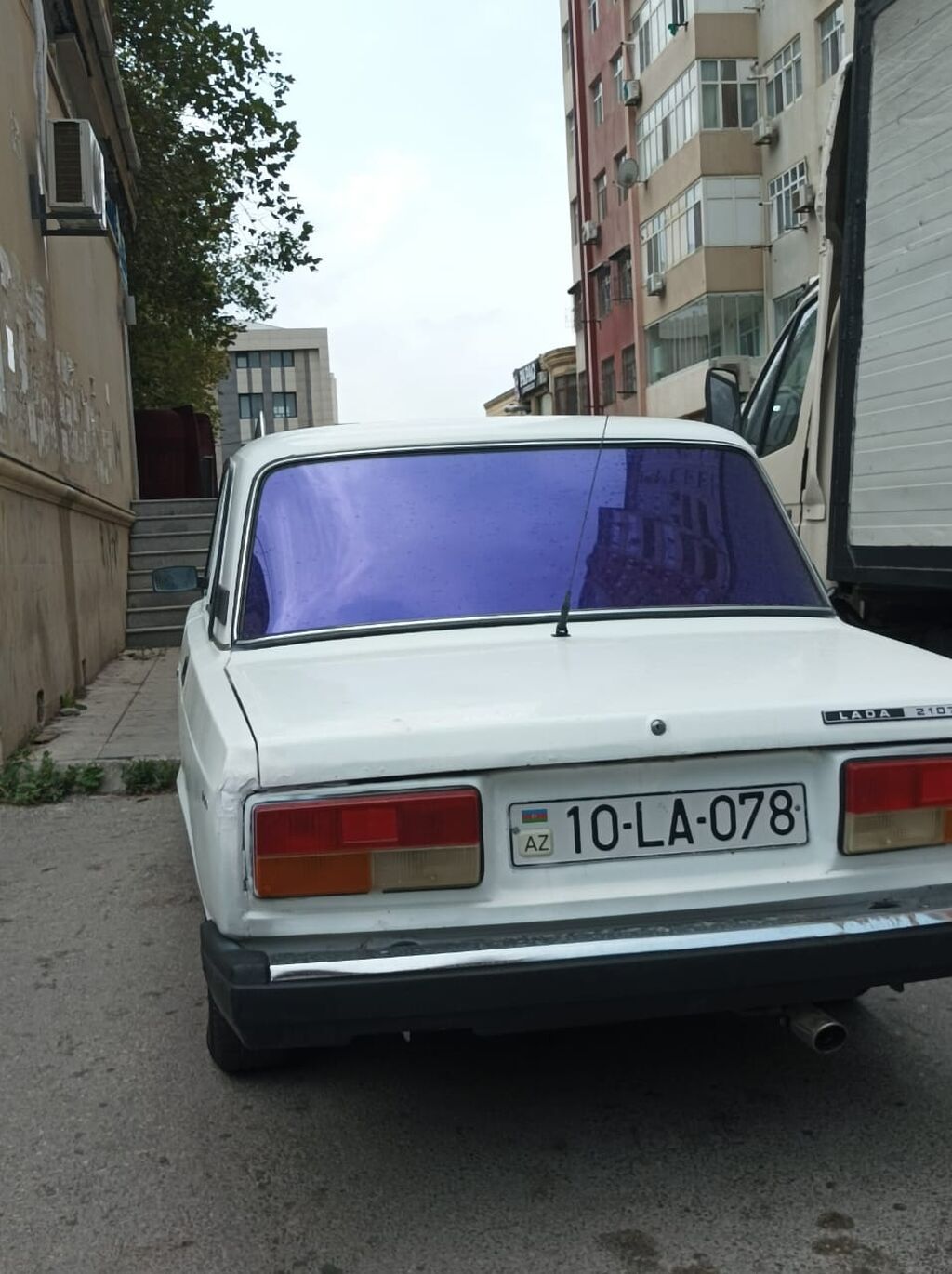 Lada 2107 sedan - Kuzov: ağ rəng, 4 qapı - Salon: arxa şüşə bənövşəyi — Avtomobillər, Xırdalan (4)