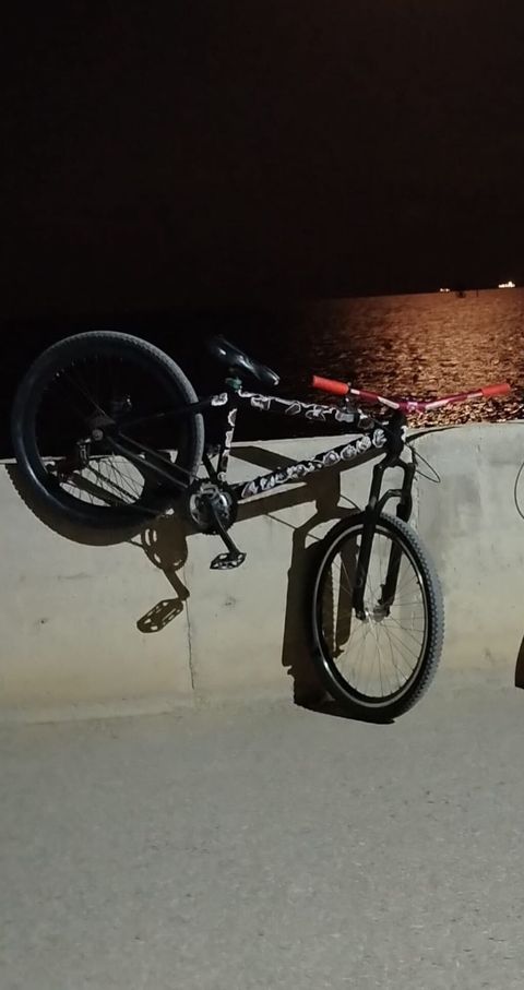 BMX tipli velosiped - Kadrl: polad, qara rəng üzərində ağ — Bakı