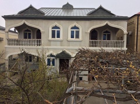 Satılır 9 otaqlı həyət evi/bağ evi 500 m² — Bakı