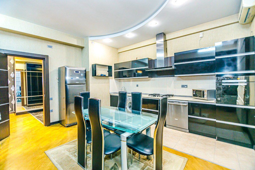 İcarəyə verilir 4 otaqlı yeni tikili 210 m² — Mənzil, Bakı (11)