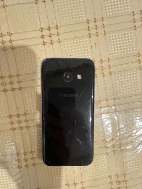 Samsung Galaxy A3 2017, 16 GB, Barmaq izi, İki sim kartlı — Bakı