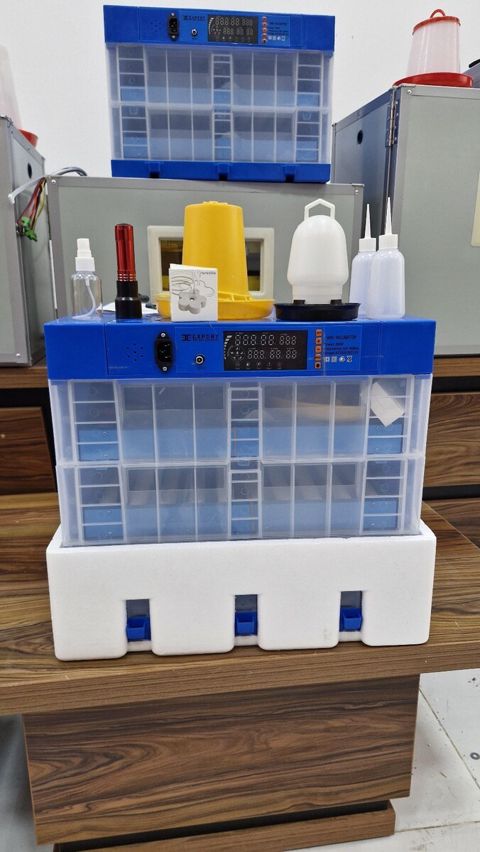Universal Inkubator 196 — Bakı