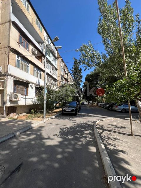 Satılır 4 otaqlı köhnə tikili 100 m² — Bakı