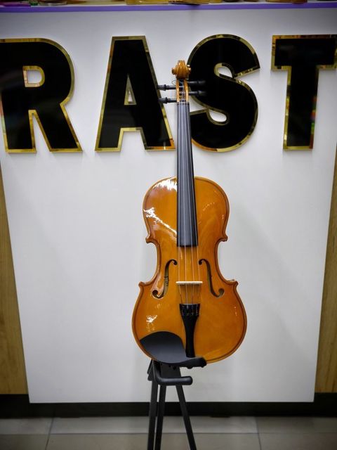 Alt viola "PM" — Bakı