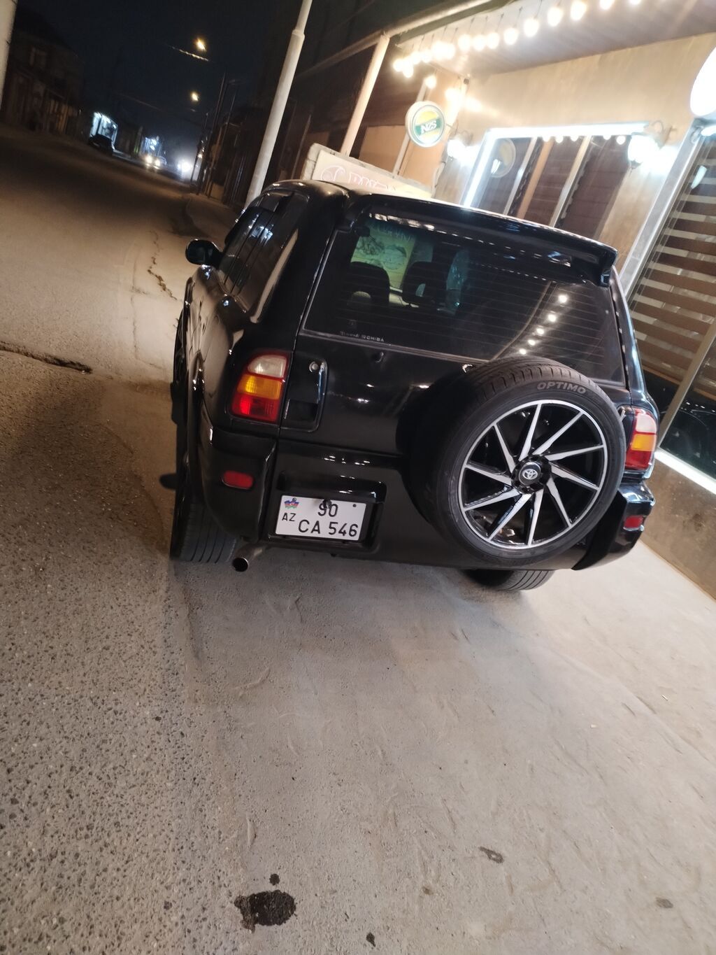 Toyota RAV4 kompakt SUV. Qara rəngli кузов, klassik kvadrat formalı — Avtomobillər, Digah (2)