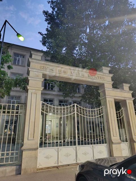 Satılır 3 otaqlı köhnə tikili 85 m²