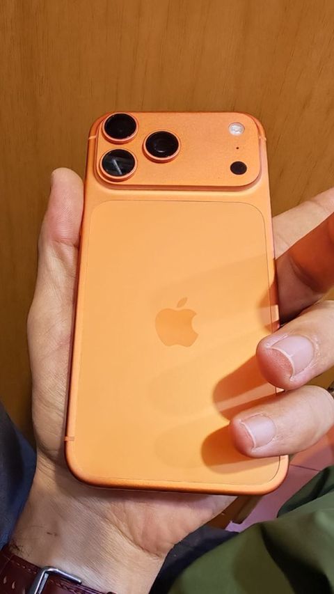 IPhone 17 Pro Max 12/256 UzerindeA-case hediyye verilir. Cizigi ve — Bakı