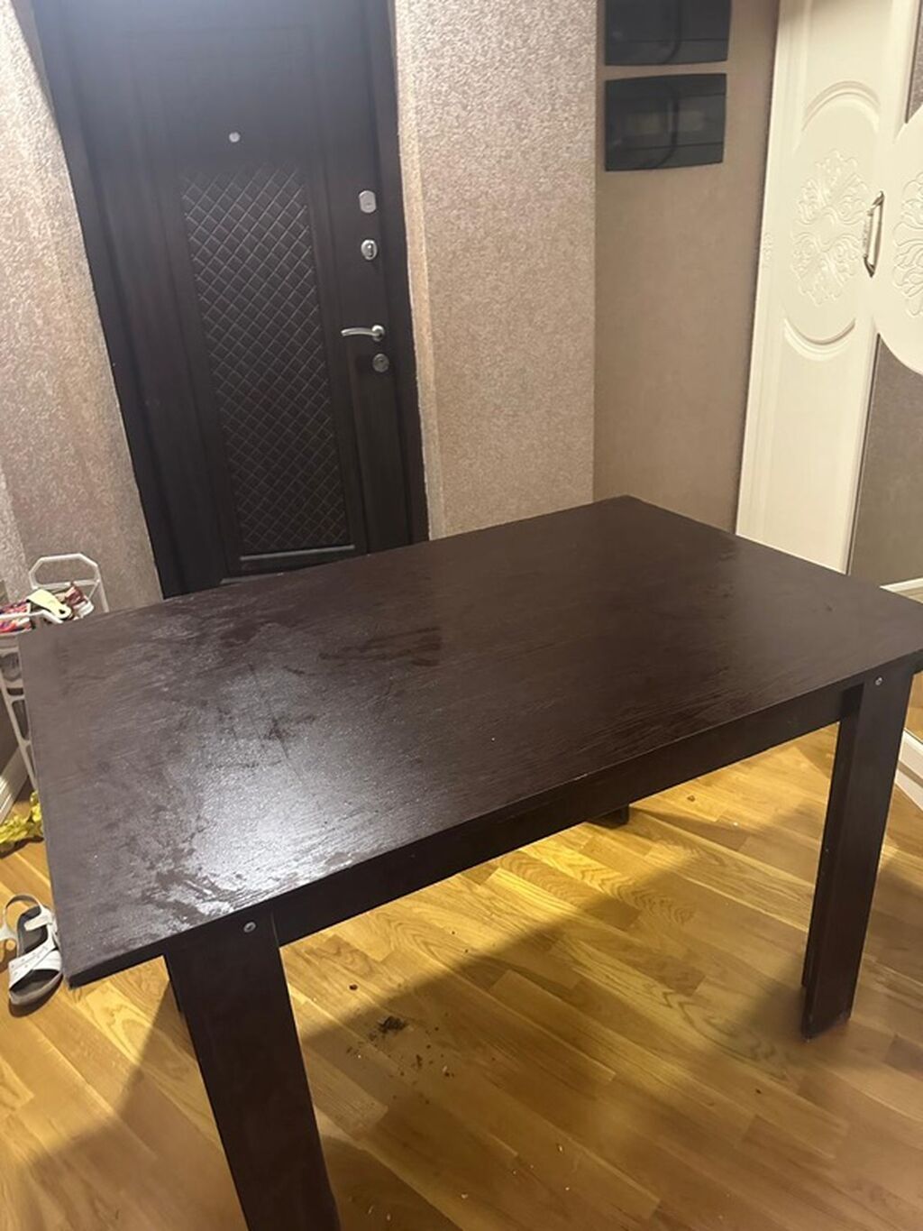 Tünd qəhvəyi rəngdə yemək/iş masası - Material: ağac teksturalı — Masalar, Xırdalan (2)