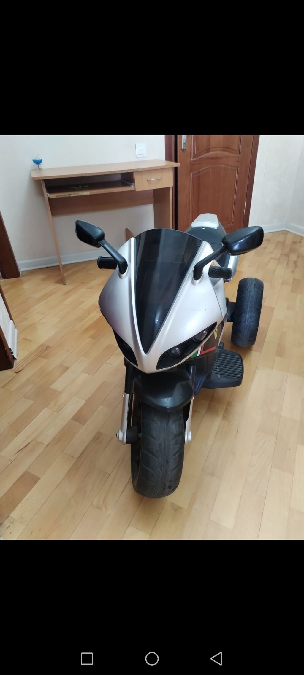 Uşaq üçün elektrikli üçtəkərli motosiklet.yenidir.5 defe surulub.ev — Oyuncaqlar, Bakı