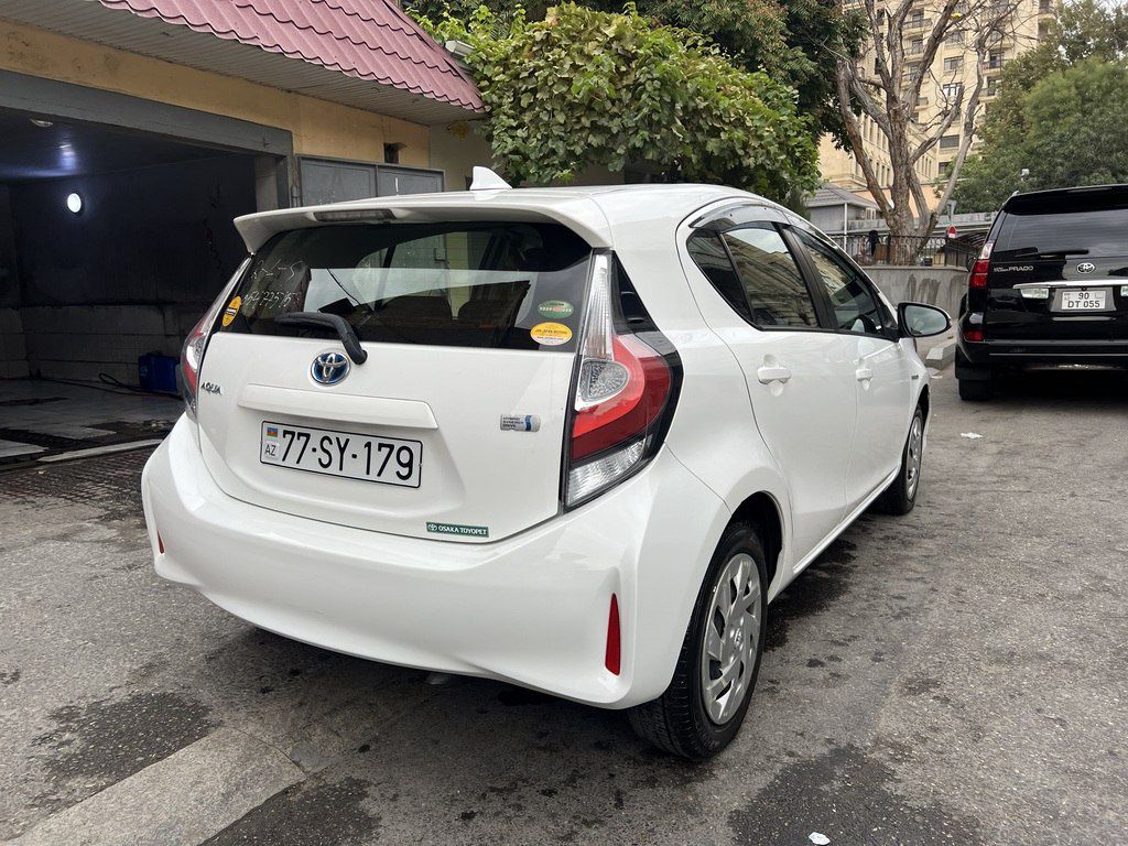 "Toyota Aqua" icarəsi — Avtomobil icarəsi, Bakı (2)