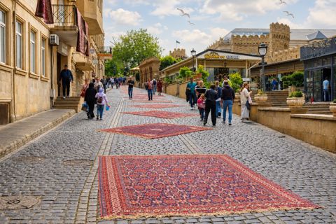 Satılır obyekt 700 m² — Bakı