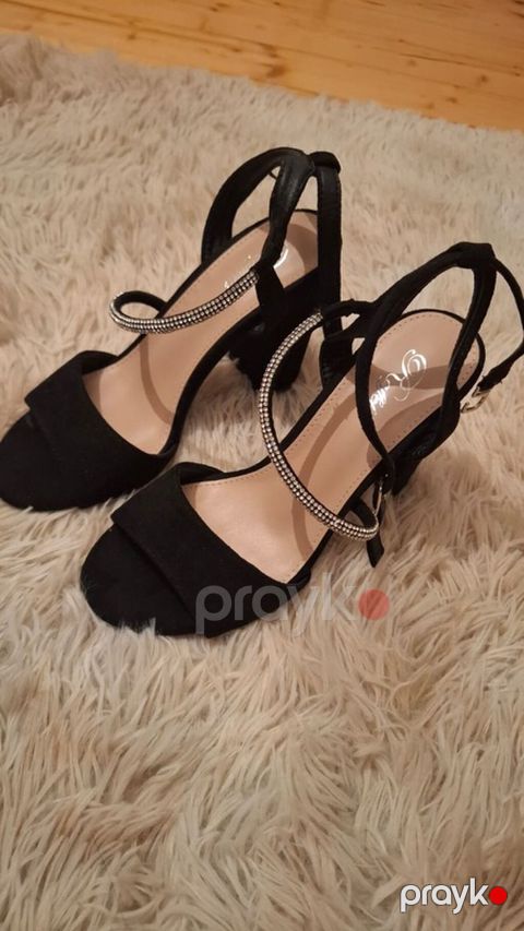 Qadın yüksək dabanlı sandal - Rəng: qara - Model: açıq burunlu — Bakı